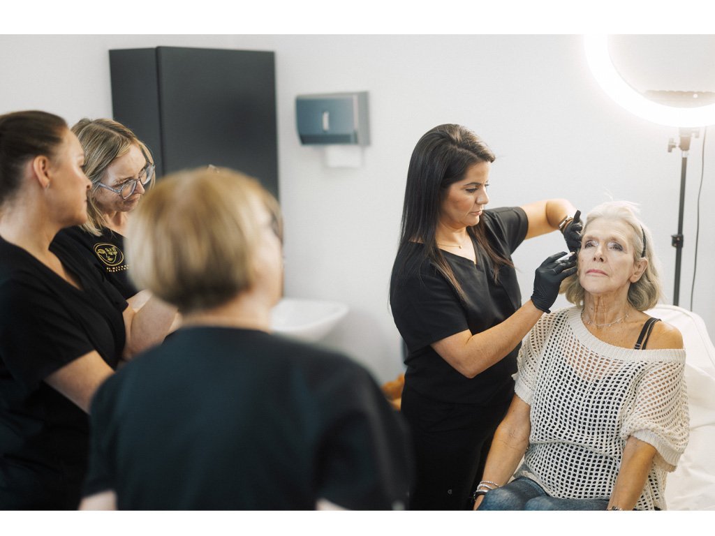 Dr Lauren teaching where & how to safely inject dermal fillers to a group of students at the Aesthetic Training Academy.