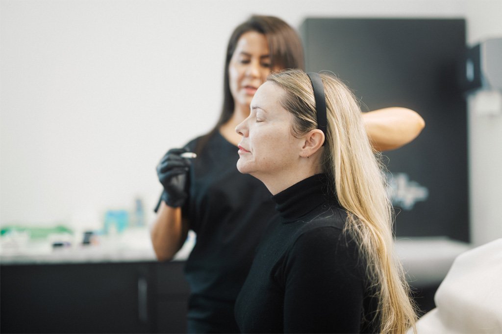 Dr Lauren teaching her students the correct placement of dermal fillers.