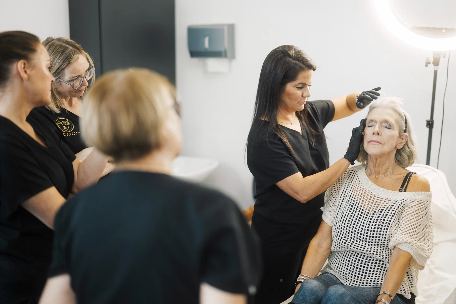 Dr Lauren teaching facial anatomy to students at the ATA.